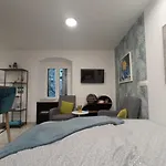 Little Lion Split